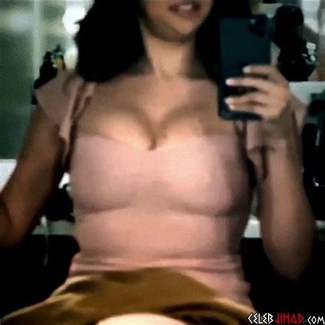 Selena Gomezs Heaving Breasts And Upskirt Panties Flash Hqpoen Basketback