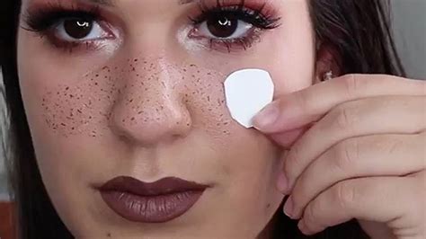 Fake Freckles Really Is A New Makeup Trend Rtm Rightthisminute