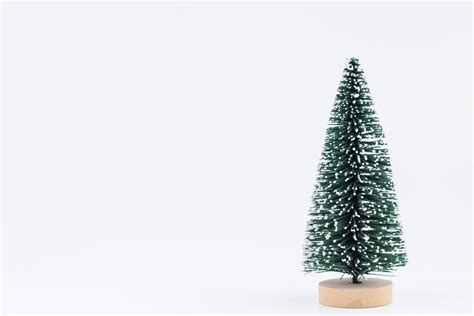 Physics Student Makes Worlds Smallest Christmas Tree — Nano Magazine