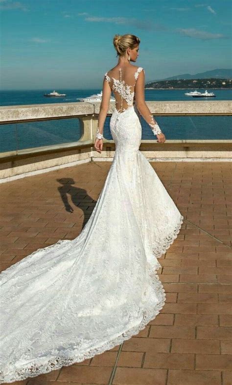 Guipures, macramé, broderies… comment résister à cette mode qui rend n'importe quelle tenue de mariée hyper tendance ? 1001 + Idées pour une robe de mariée sirène + comment la ...