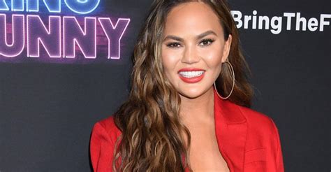 Chrissy Teigen Hilariously Shows Off The Lingerie She S Outgrown On