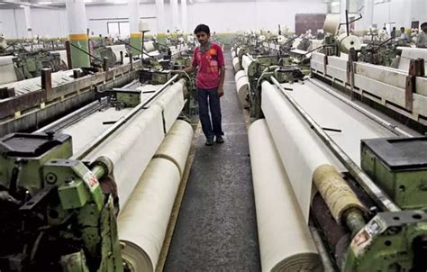 Indias Textile Industry Faces Tough Times As Consumers Cut Spending