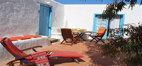Casas rurales y hoteles con encanto para vivir una experiencia rural romántica en pareja, con niños, con mascotas, gastronomía, enología y senderismo. Casa Rural Estudio Chimida, Casas Rurales en Lanzarote ...