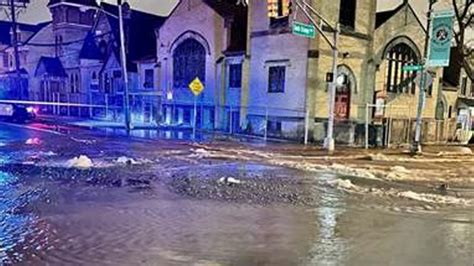 Water Main Break In Newark New Jersey Disrupts Traffic Abc7 New York