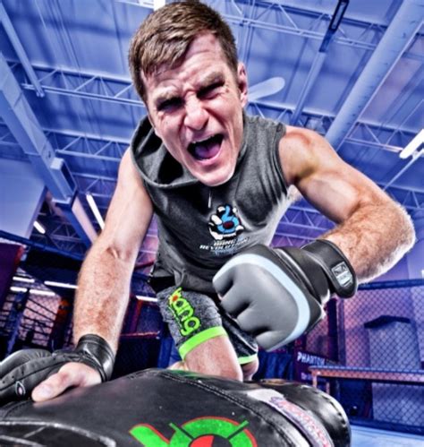 Stipe holds the record for most heavyweight title defenses (3). Dopóki ja tu jestem, nikt inny nie zostanie mistrzem ...