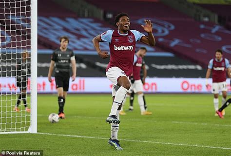Bolton Sign West Ham Forward Oladapo Afolayan And Burnley Goalkeeper Lukas Jensen On Loan