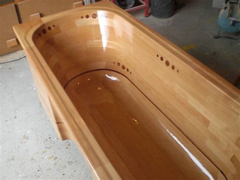 To learn how to remove an old bathtub, read on! Mitja Narobe's wooden bathtub build