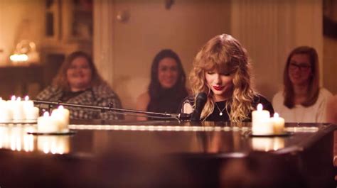 Taylor Swift Teases Intimate Performance Of “new Years Day” The