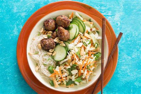 If you love thai food, you need to try this recipe! Thai Chicken Meatball Noodle Bowls