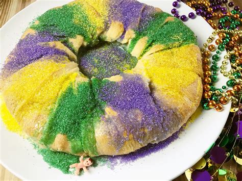 Easy Crescent Roll King Cake