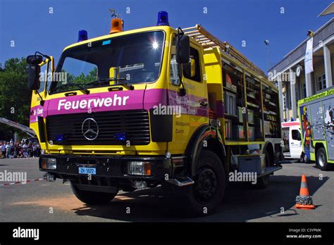 Mercedes Hazmat Feuerwehrauto Feuerwehr Zürich Stockfotografie Alamy