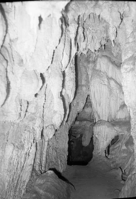 Crystal Cave Narrow Passage Between Entrance And Junction Room Interior Formations Picryl