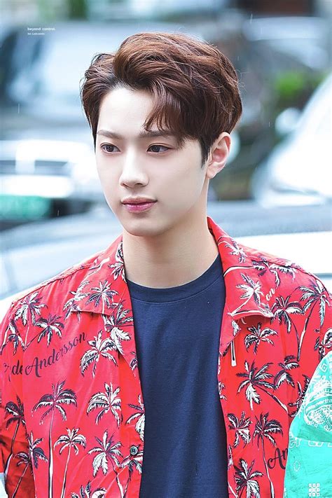 Edward lai (wanna one's reality show wanna one go ep. Lai Guan Lin : This Produce 101 Trainee Is Nicknamed "The ...