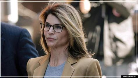 lori loughlin and husband mossimo giannulli to plead guilty in college admission scam case