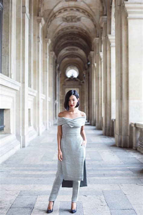 Áo dài cách tân năm nay vẫn tiếp tục chiếm được tình cảm của chị em. The Evolution Of The Ao Dai - Vietcetera
