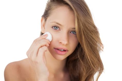 Premium Photo Calm Brunette Model Rubbing Her Face With Cream