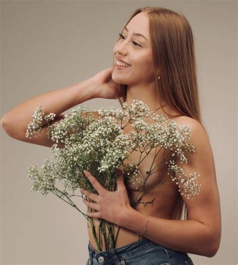 Model Sedcard Von Laura Sc3 Weibliches New Face Fotomodel Deutschland