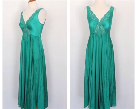 vintage 1970s does 1940s olga nightgown emerald green night gown 70s lingerie glam pin up