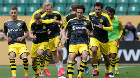 Kgaa, ballspielverein borussia 09 e.v. Borussia Dortmund: BVB bezieht Trainingslager in der ...