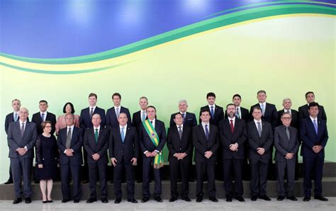 Bolsonaro Dá Posse A Ministros No Palácio Do Planalto Após Receber