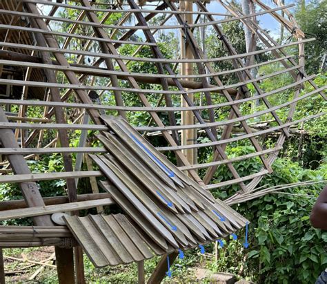 Building A Traditional Roof Using Bamboo Splits The Sirap Roofing