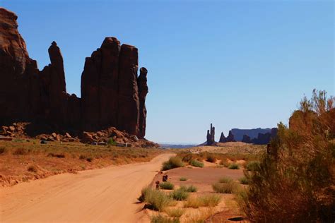 Valley Drive Through Monument Valley Navajo Tribal Park 4608x3072 R