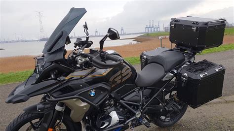 Optional extras such as the comfort and touring package with adaptive cruise control, hand protectors and case holders provide extra comfort on long tours. R 1250 GS exclusive 2020 - YouTube