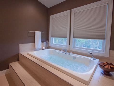 Large Bath Tub With Built In Jets Bathroom Remodel Ideas
