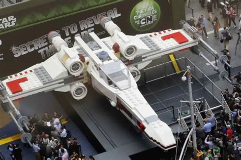 Lego Crea Réplica Tamaño Real De Una Nave De La Saga Star Wars