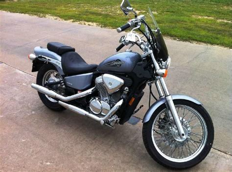 I first learned to ride when i was 19 and rode a borrowed 175 to work when my other transportation was stolen. Buy 2004 Honda Shadow VLX Deluxe (VT600CD) Cruiser on 2040 ...