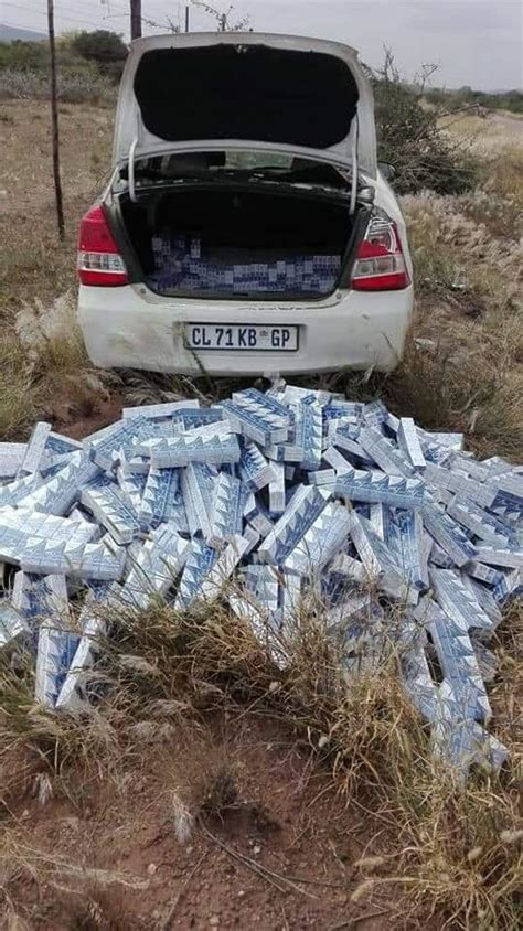 Pictures Sa Police In Intense Car Chase Drama As Zim Smugglers Flee Across Limpopo River Zim