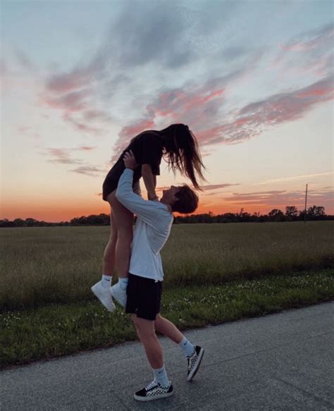 Pin By 𝕖𝕞𝕞𝕒 On Summer Couple Goals Teenagers Cute Couples Goals
