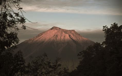 Hiking Mount Kerinci Active Volcano In Sumatra Expat Indo
