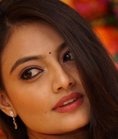 Beautiful Indian Girl Nikitha Narayan Face Close Up Photos