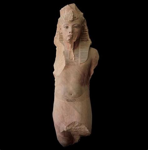 Colossal Statue Of Tutankhamun Bijoux égyptiens Dieux Egyptiens