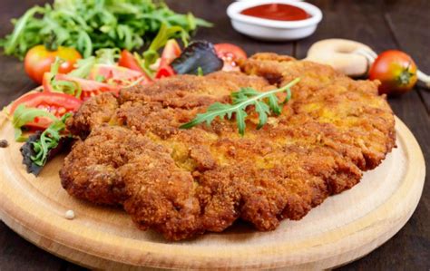 They are frequently served hot with fried or mashed potatoes; Las mejores recetas con milanesas | Cocina Delirante