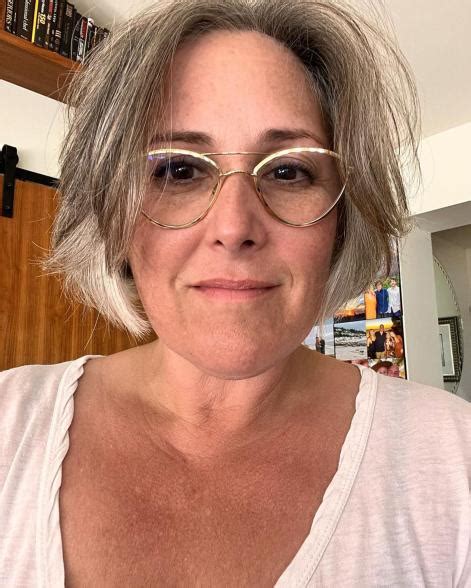 ricki lake posts video of the moment she shaved her head today breeze