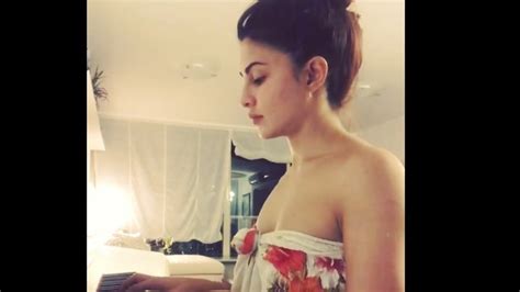 Jacqueline Fernandez Sexy Hot In Towel Playing Piano Youtube