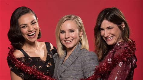 A Bad Moms Christmas How Kunis Bell And Hahn Survive The Holidays