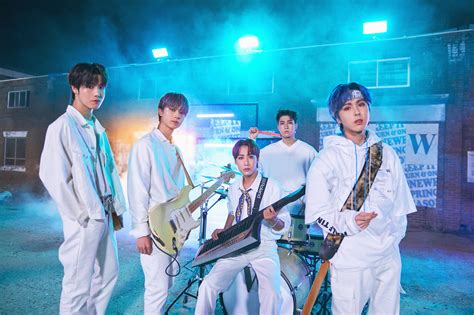 Onewe facts onewe (원위) consists of 5 members: ONEWE 1ST FULL ALBUM ONE 発売記念 CALLWEVE オンラインサイン会開催 ...
