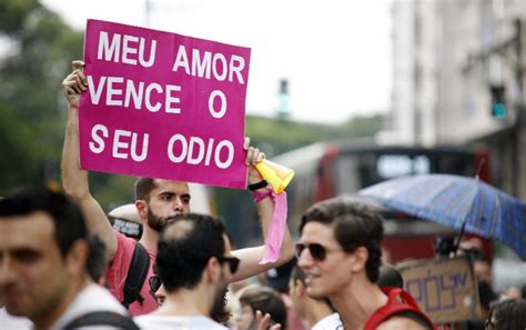 declarações de levy contra homossexuais motivam beijaço e ações na justiça rede brasil atual