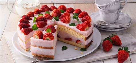 Leichte Buttermilch- Erdbeertorte