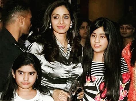 Throwback Picture Of Sridevi With Daughters Janhvi And Khushi Is Going