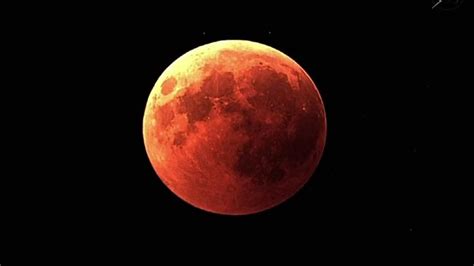 خسوف القمر ما يجب معرفته عن ظاهرة القمر الدموي النادرة Bbc News