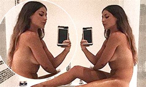 Mic S Louise Thompson Poses Completely Nude Daily Mail Online