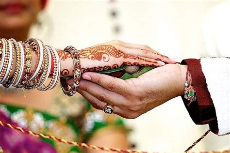 6 Tips For Indian Brides To Have Photo Ready Hands On Their Wedding