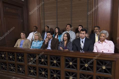 Jurado En La Sala Del Tribunal Fotografía De Stock © Londondeposit