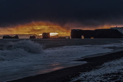 Atardecer Sobre Reynisfjara Beach Sunset At Reynisfjara Flickr