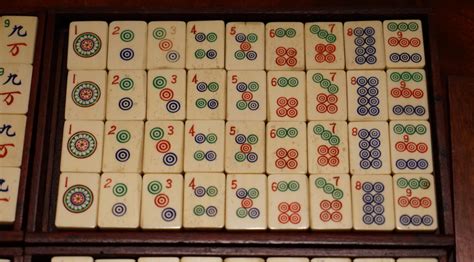 Rare 19th Century Chinese Mahjong Set In Carry Case Made With Bovine