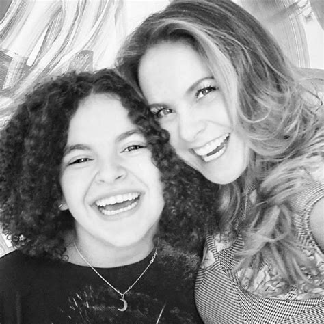 Así Ha Crecido Lucerito La Hija De Lucero Y Mijares Revista Caras